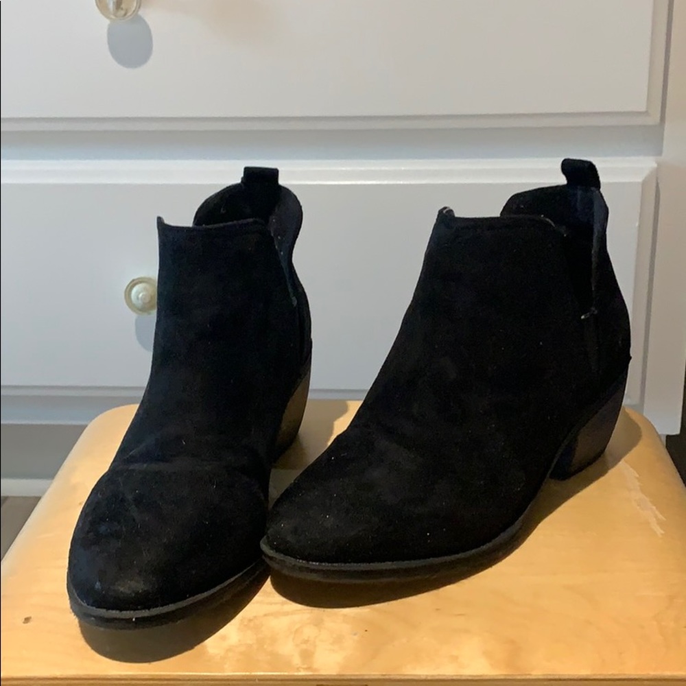 Black booties!!